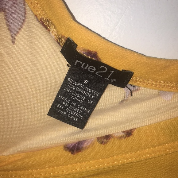 Tank top with flowers - Picture 2 of 2